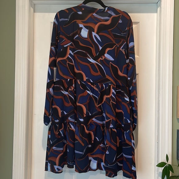 Abstract Pattern Dress - Picture 3 of 4
